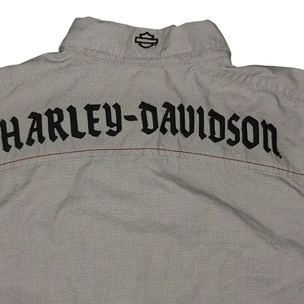 Harley-Davidson Button Down Short Sleeve Pockets Gray Spell Out On Back Mens M